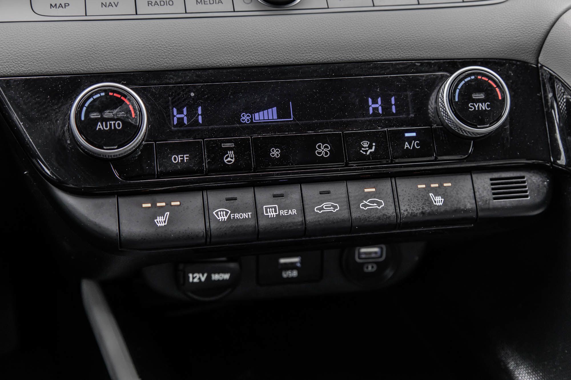 Hyundai Elantra  2023