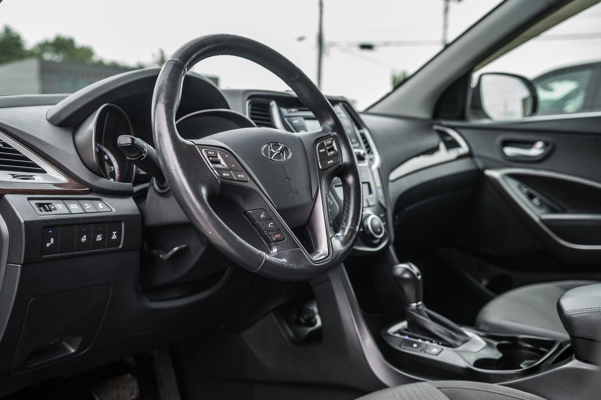 Hyundai Santa Fe XL  2017 à Saint-Léonard, Québec
