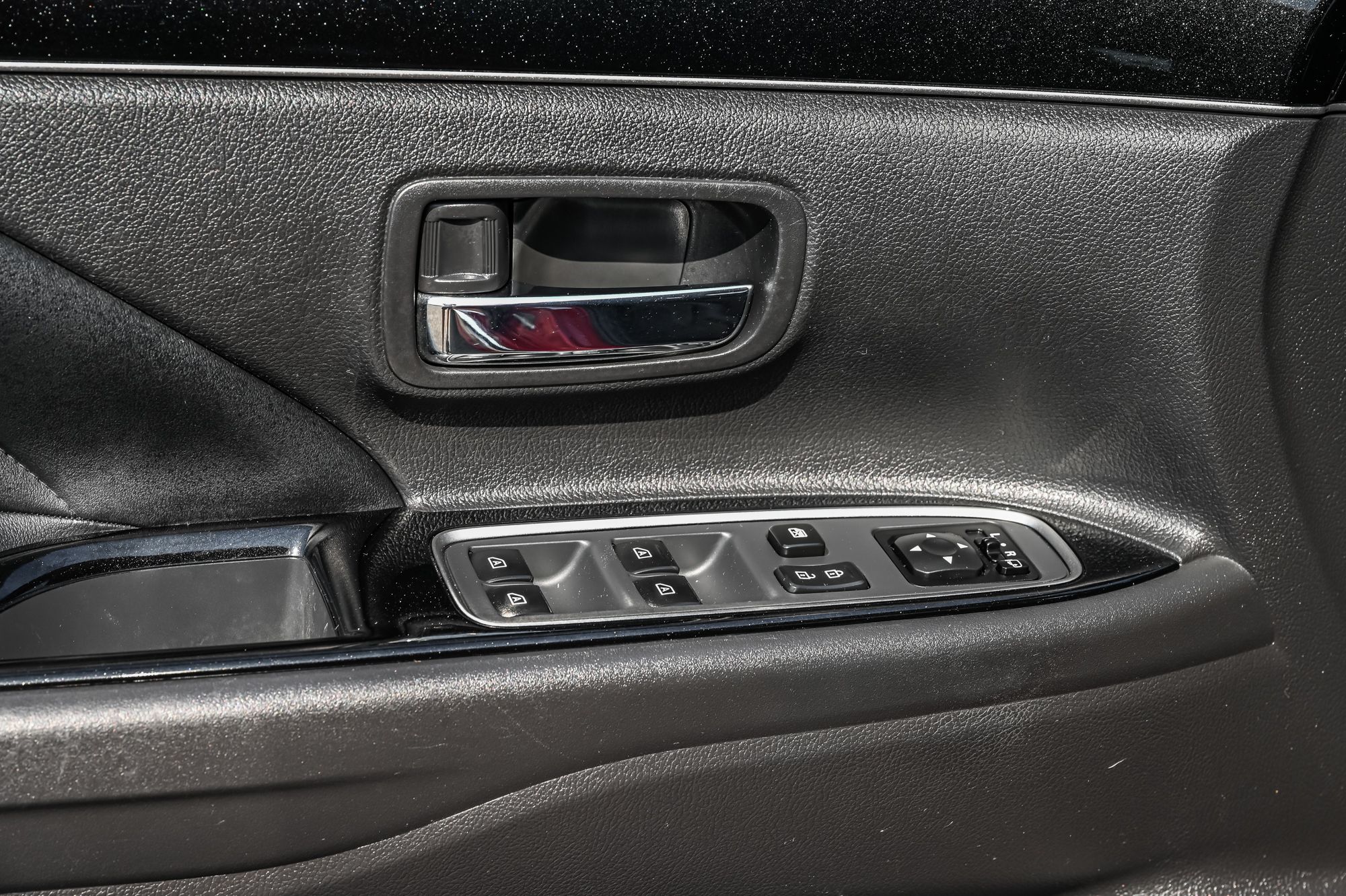 Mitsubishi OUTLANDER PHEV  2019 à Saint-Léonard, Québec