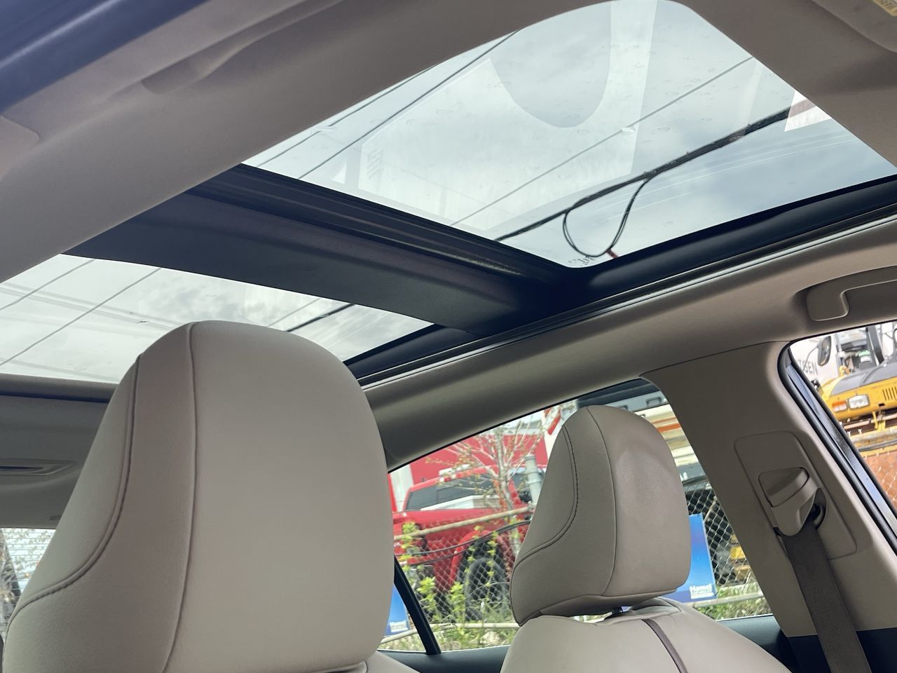 2018 Toyota Camry in Saint-Leonard, Quebec