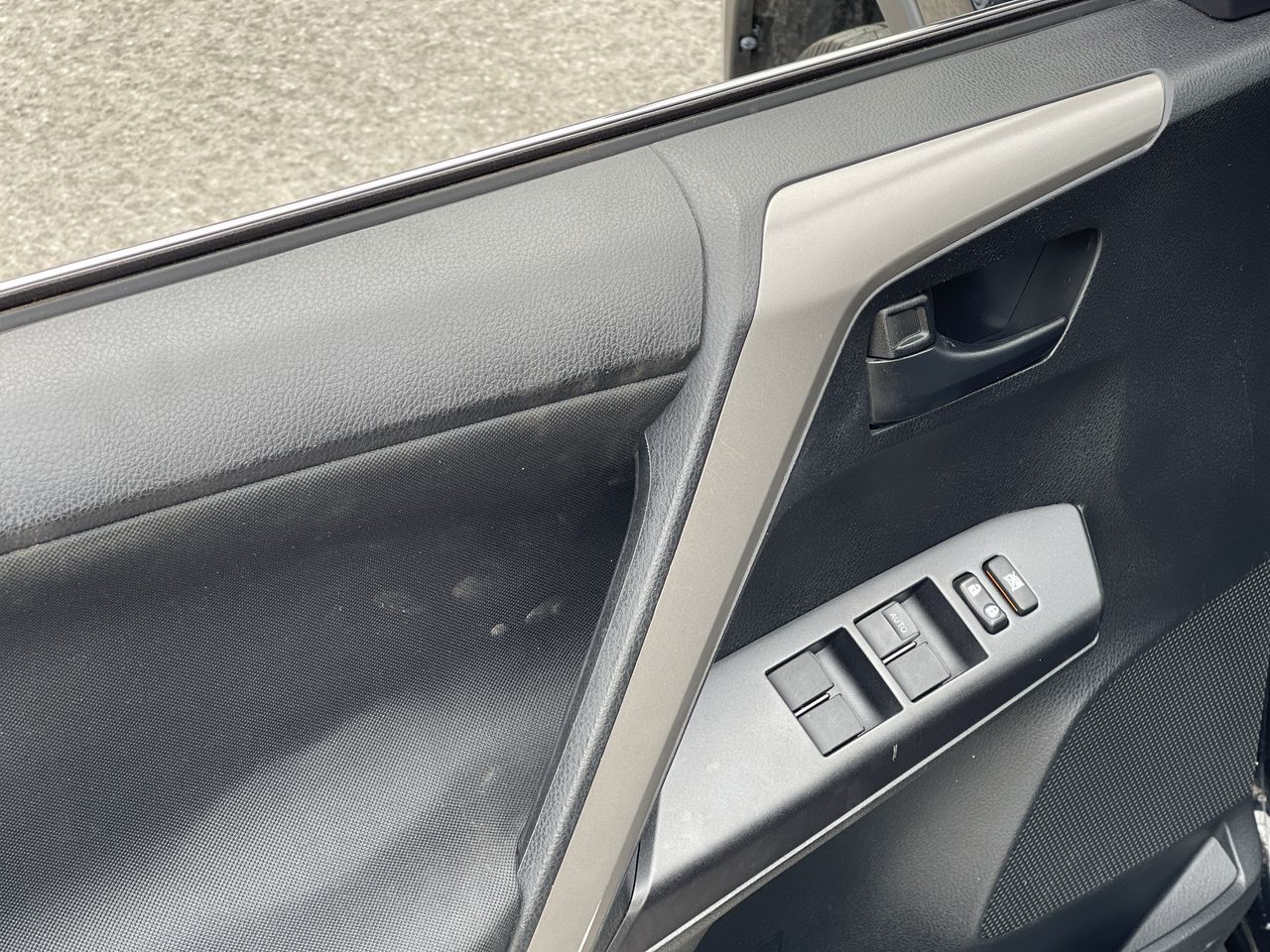 2018 Toyota RAV4 in Saint-Leonard, Quebec