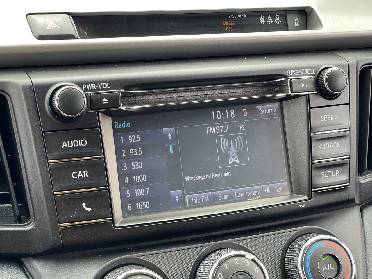 2018 Toyota RAV4 in Saint-Leonard, Quebec