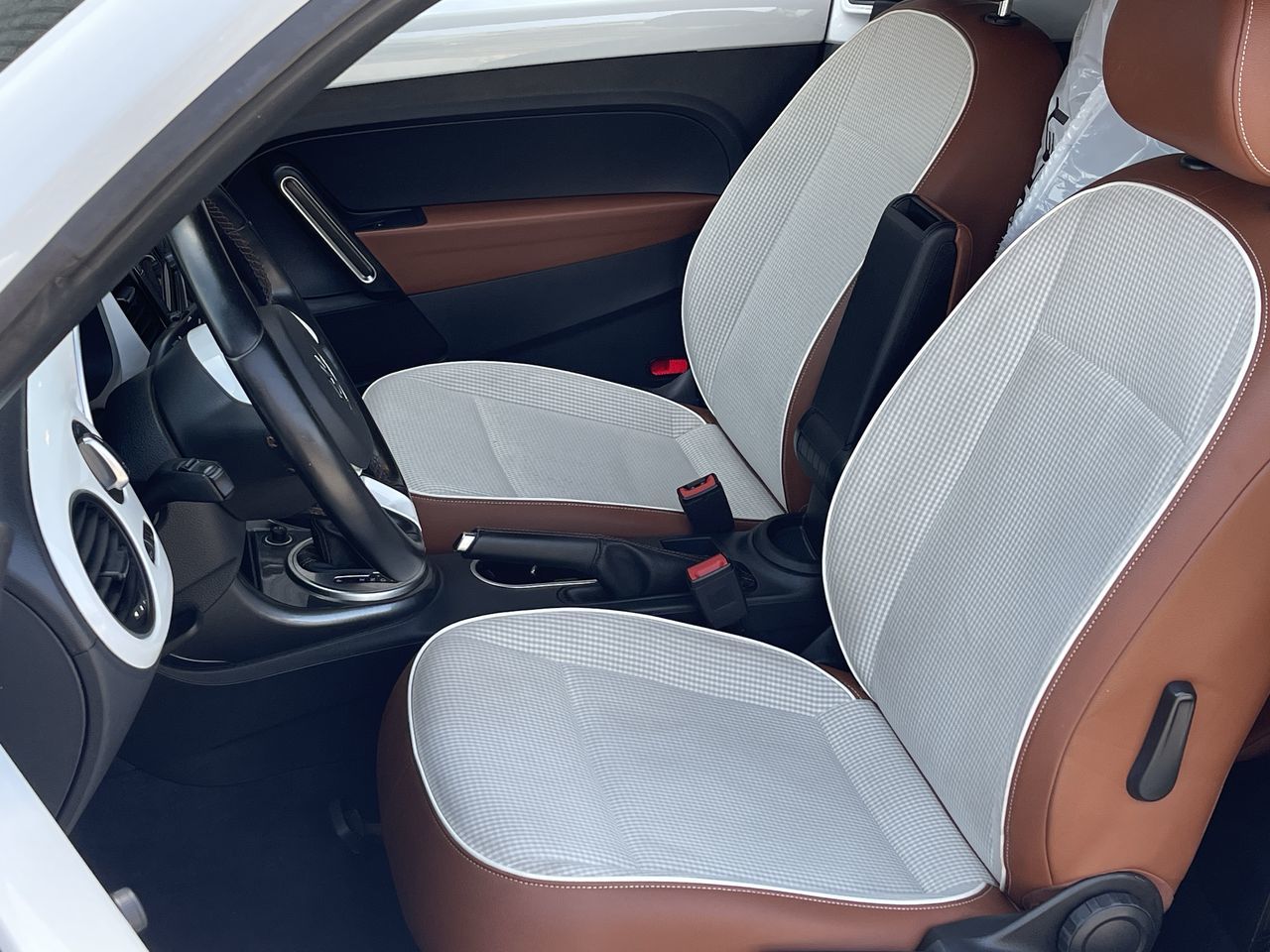 2017 Volkswagen Beetle Convertible in Saint-Leonard, Quebec