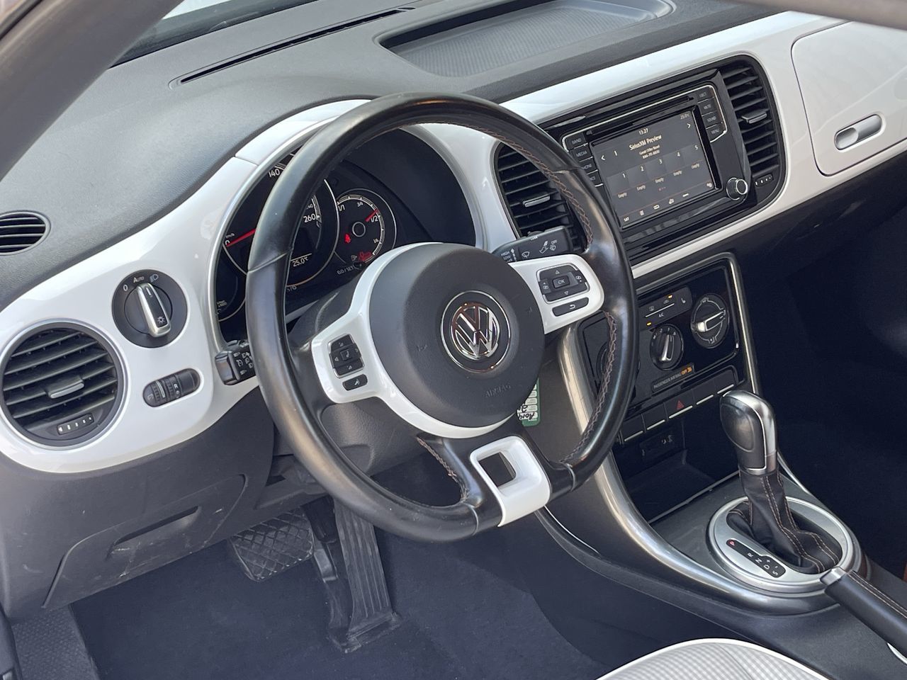 2017 Volkswagen Beetle Convertible in Saint-Leonard, Quebec
