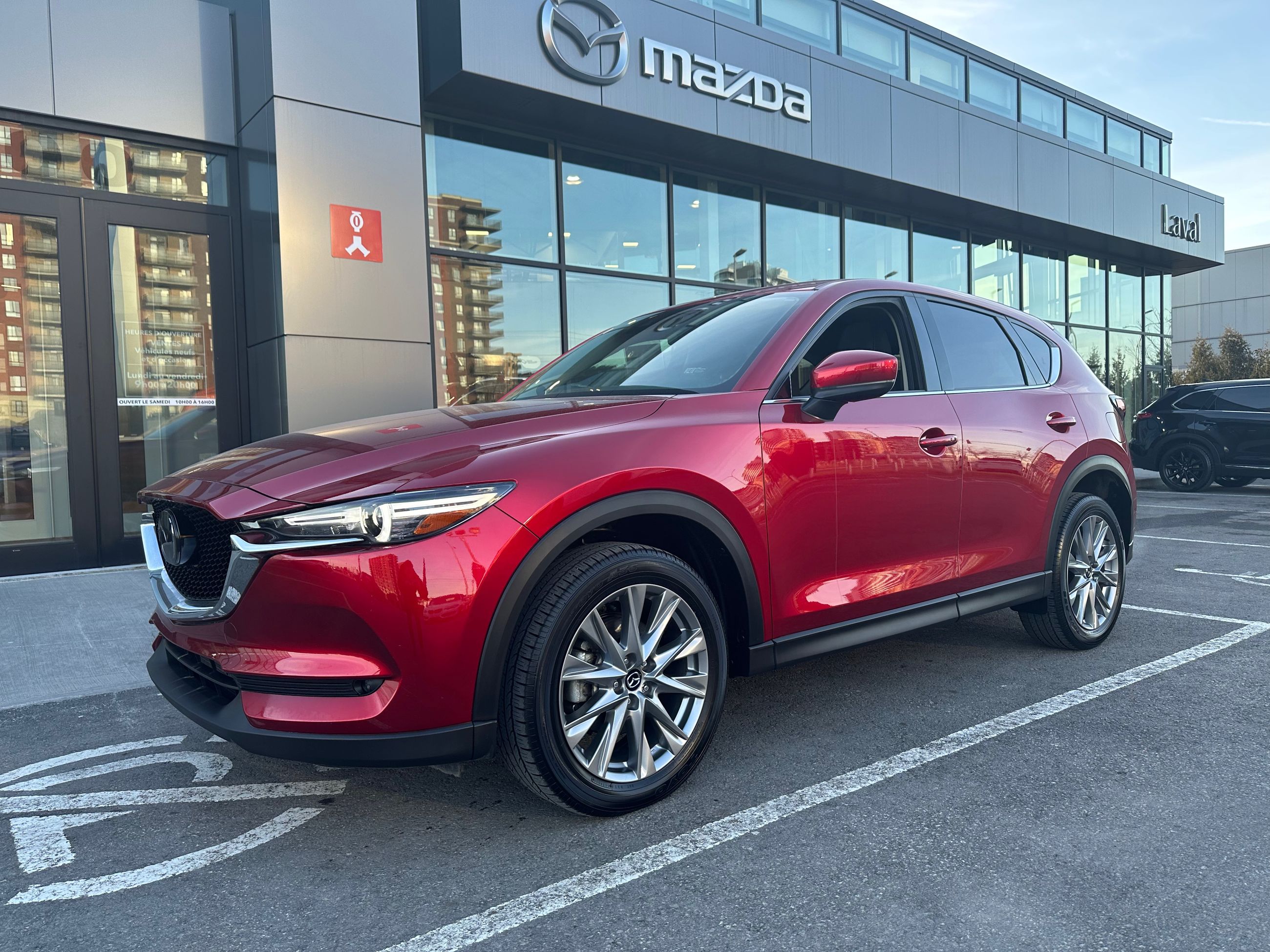 Mazda de Laval  Pre-owned vehicles Mazda CX-5 in inventory in Laval