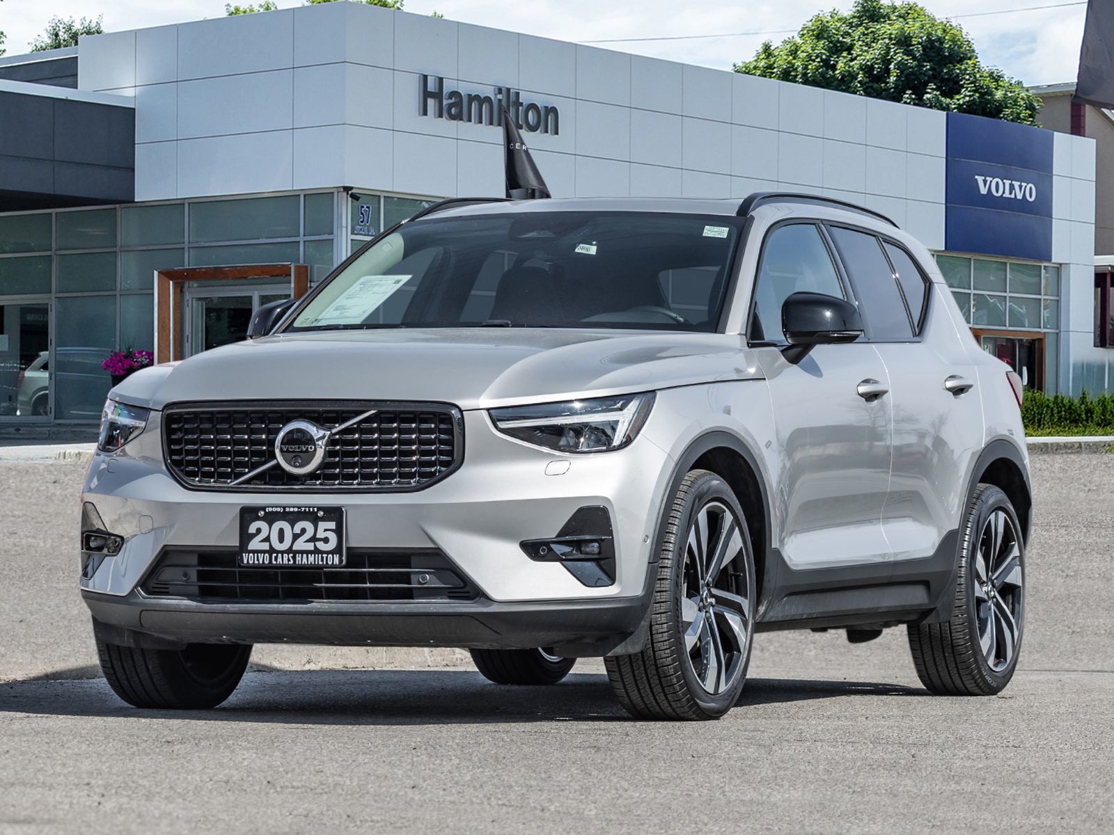 2025 Volvo XC40 Plus Dark Theme