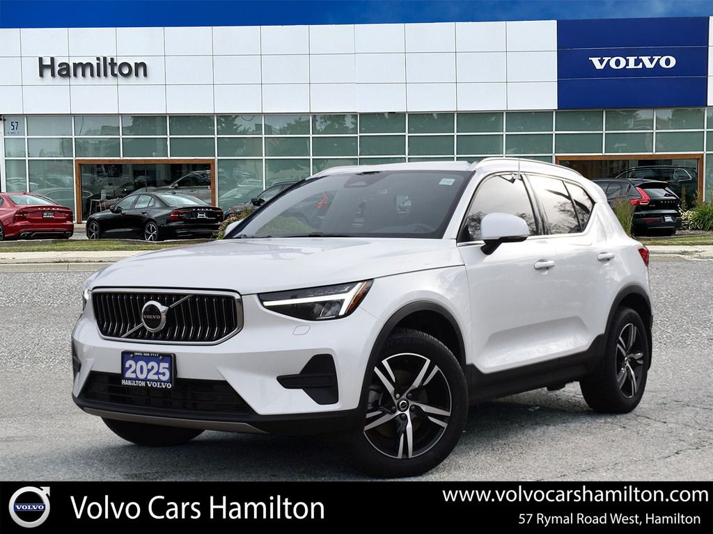 2025 Volvo XC40 Core Bright Theme