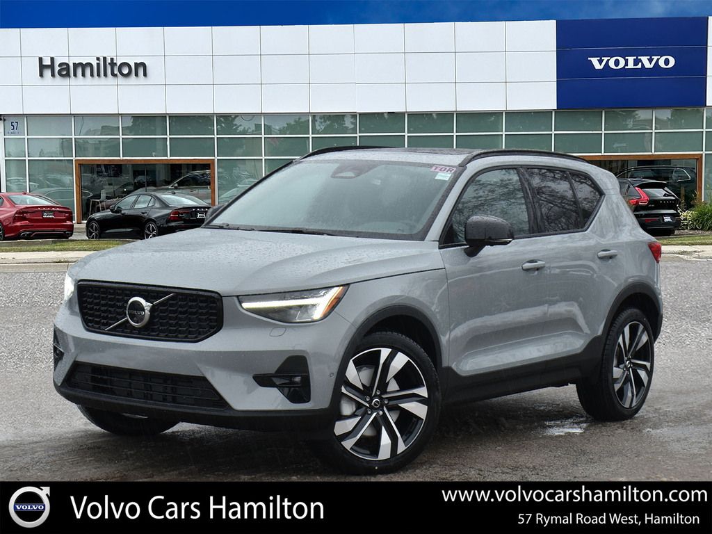 2026 Volvo XC40 Plus Dark Theme