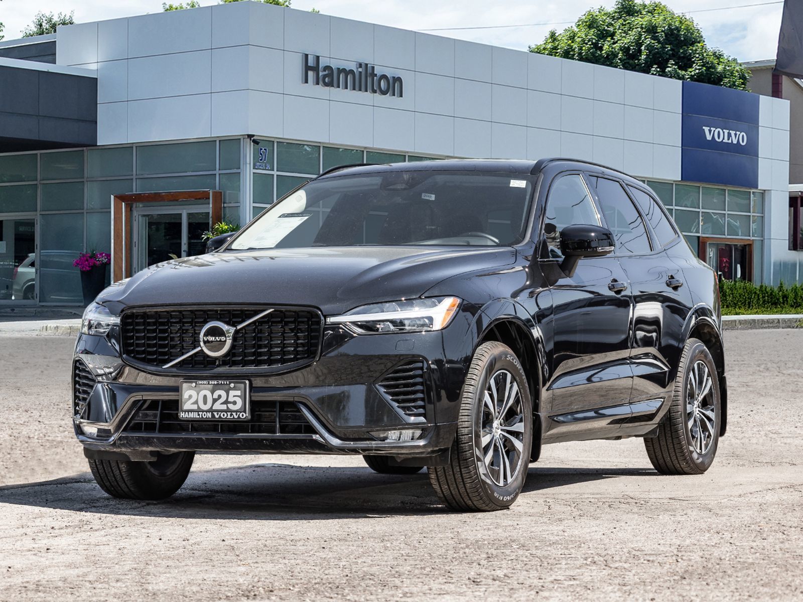 2025 Volvo XC60 Core Dark Theme