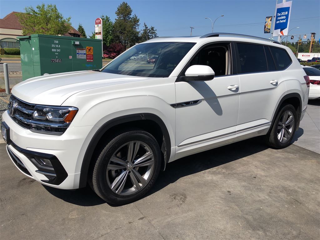 New 2018 Volkswagen Atlas Highline 4Motion w/ Captain Chairs & RLine
