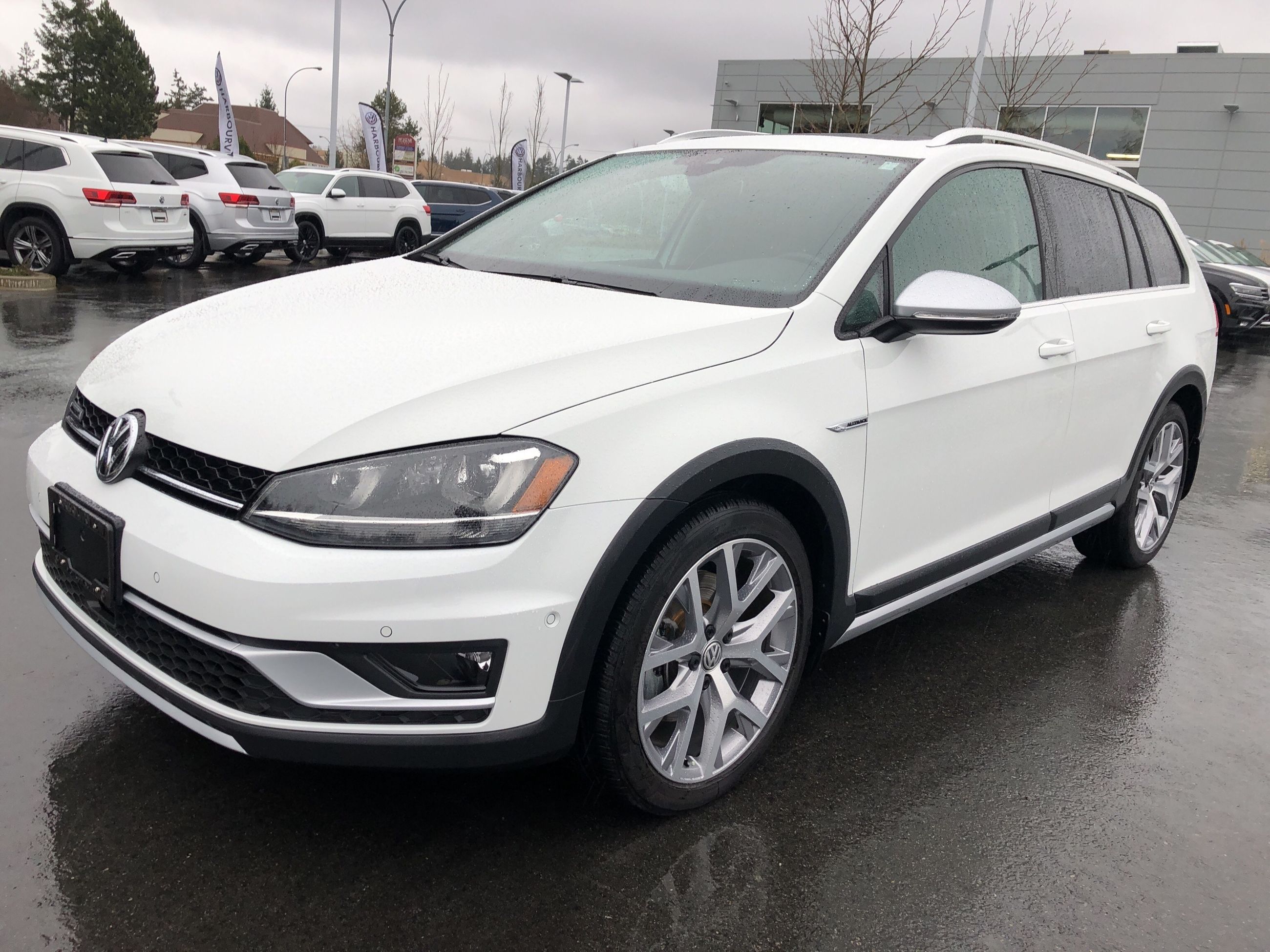 Used 2017 Volkswagen GOLF ALLTRACK Auto w/ Drivers Assistance & Light