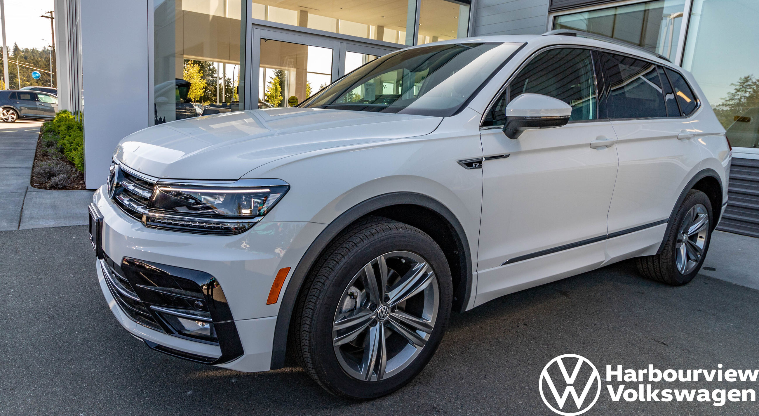 New 2020 Volkswagen Tiguan Highline 4Motion w/ R-Line & Driver Assist ...