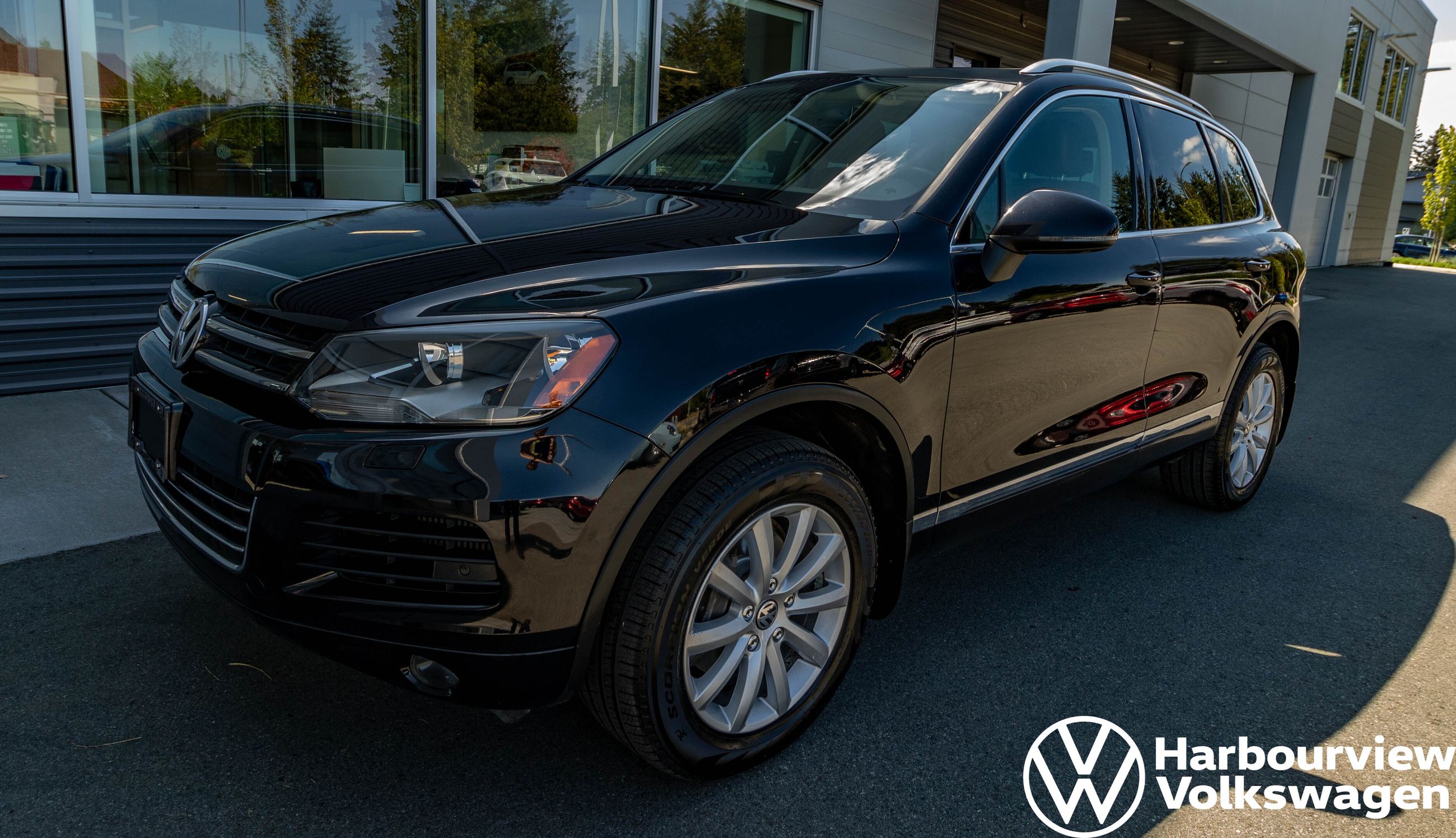 Used 2012 Volkswagen Touareg TDI Highline w/Navigation, Sunroof