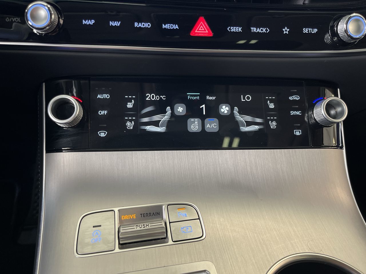 2026 GENESIS GV70
