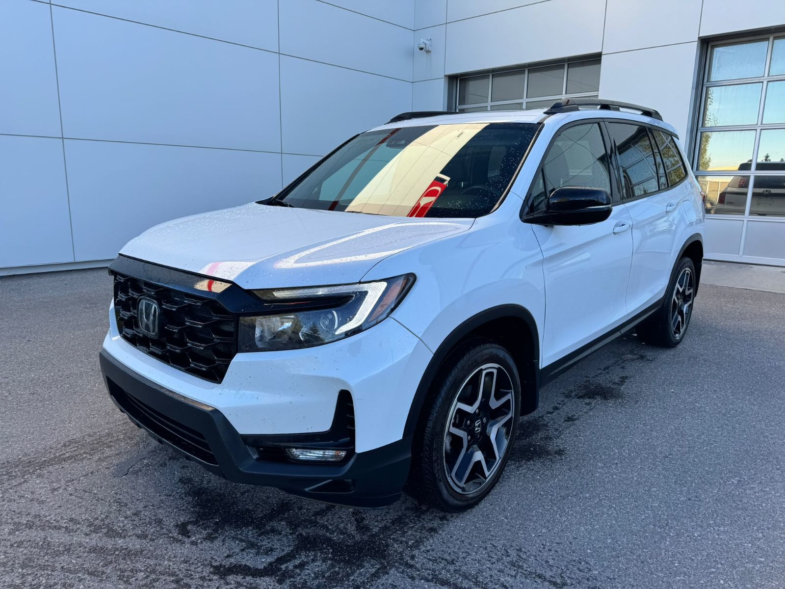 Photo 2023 Honda Passport Touring, Heated Vent Seats/Steering, Moonroof #1
