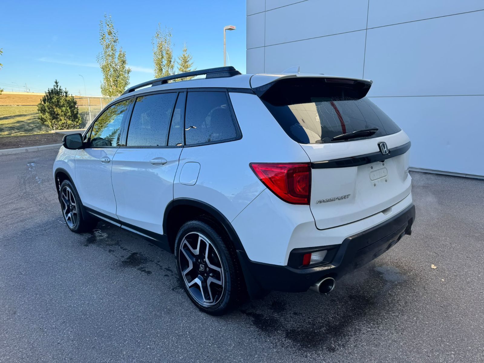 Photo 2023 Honda Passport Touring, Heated Vent Seats/Steering, Moonroof #3