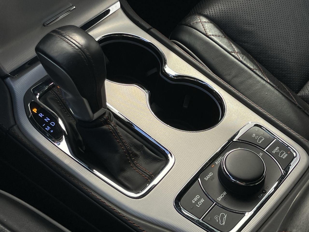 2020 Jeep Grand Cherokee 4X4 in Calgary, Alberta