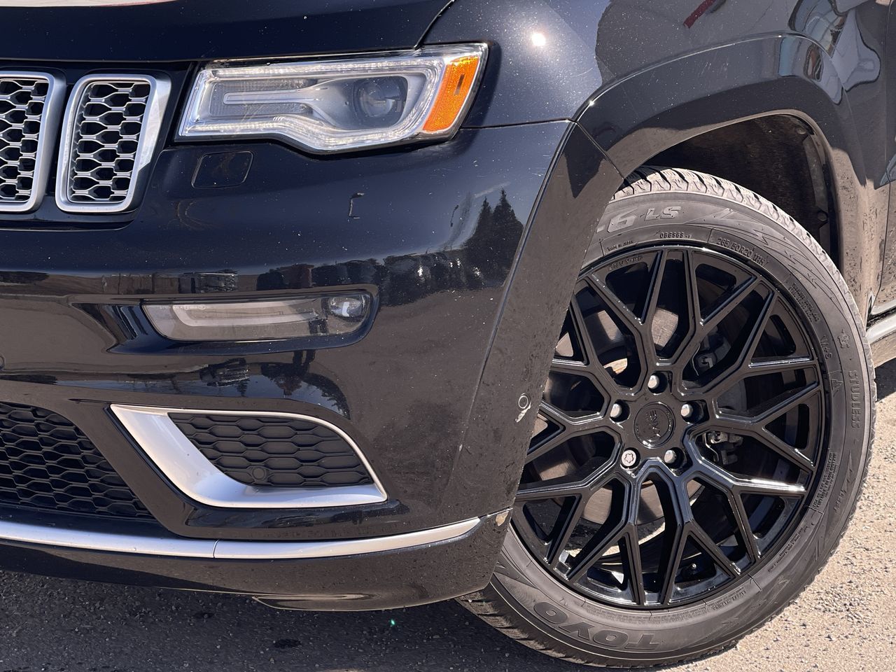 2020 Jeep Grand Cherokee 4X4 in Calgary, Alberta