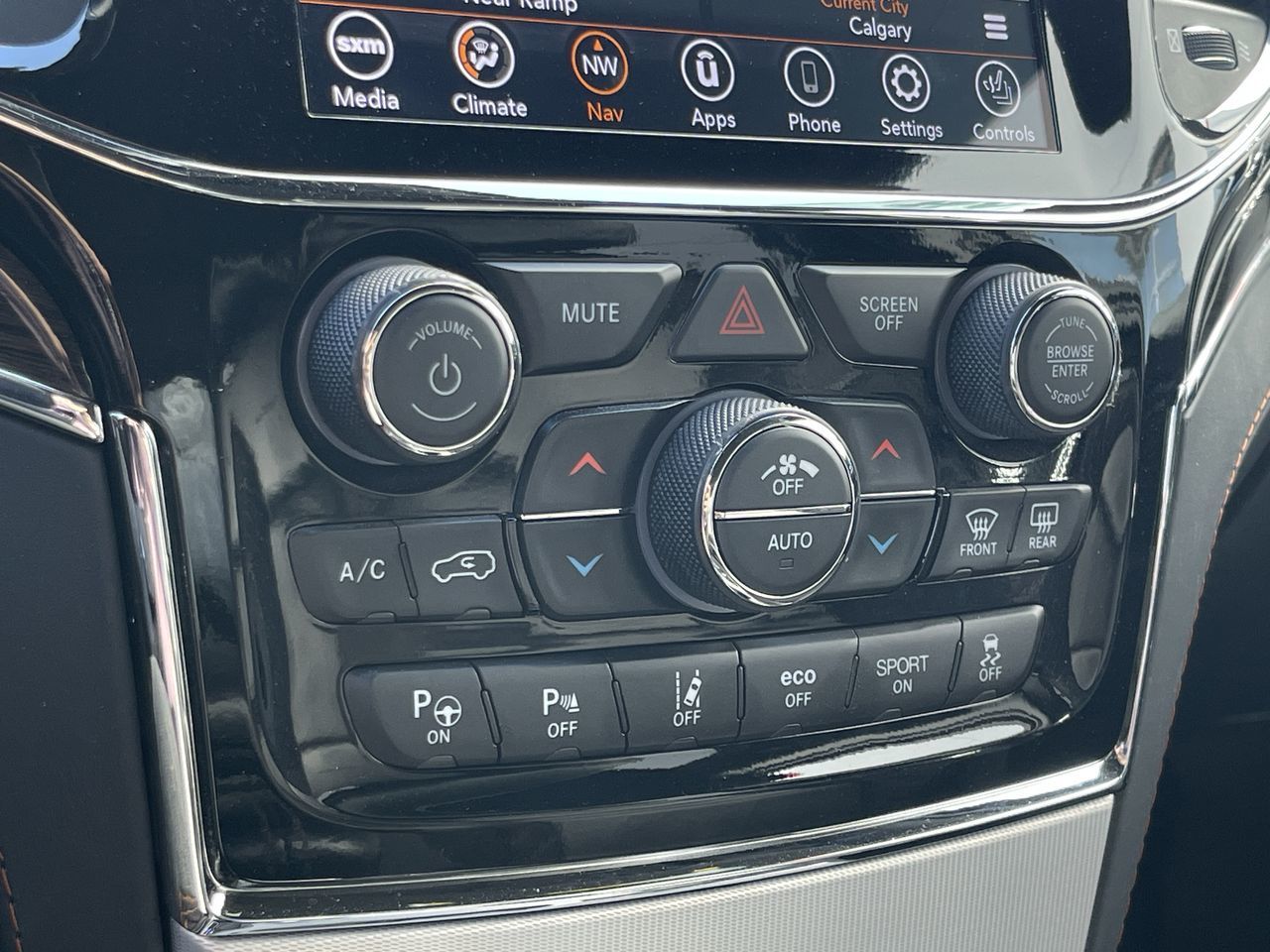 2020 Jeep Grand Cherokee 4X4 in Calgary, Alberta