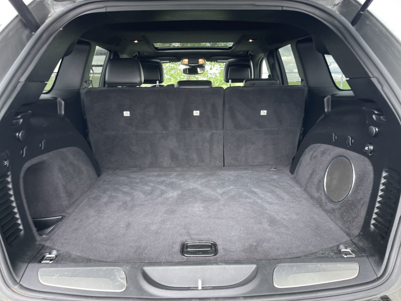2021 Jeep Grand Cherokee 4X4 in Calgary, Alberta
