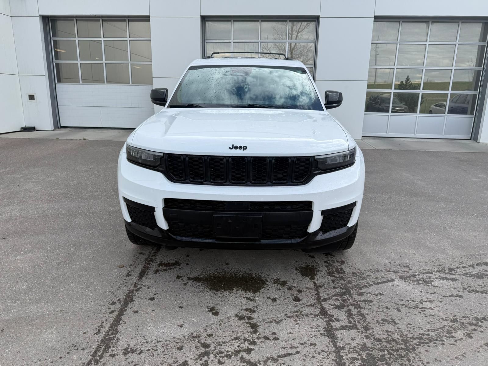 2022 Jeep Grand Cherokee in Calgary, Alberta