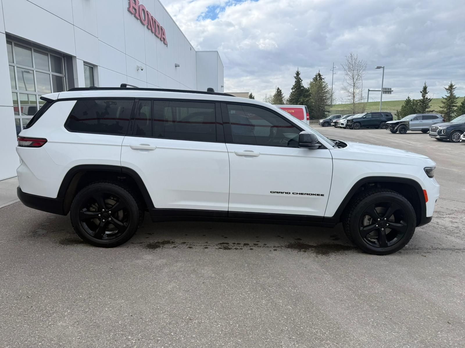 2022 Jeep Grand Cherokee in Calgary, Alberta