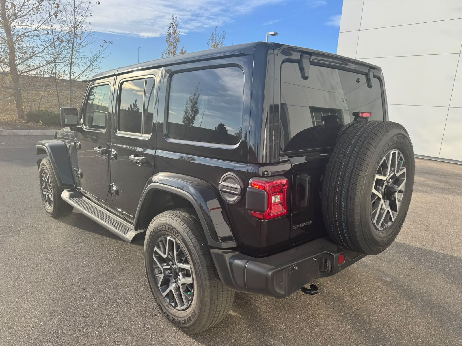 Photo 2026 Jeep Wrangler Sahara 4 Door 4x4 #3