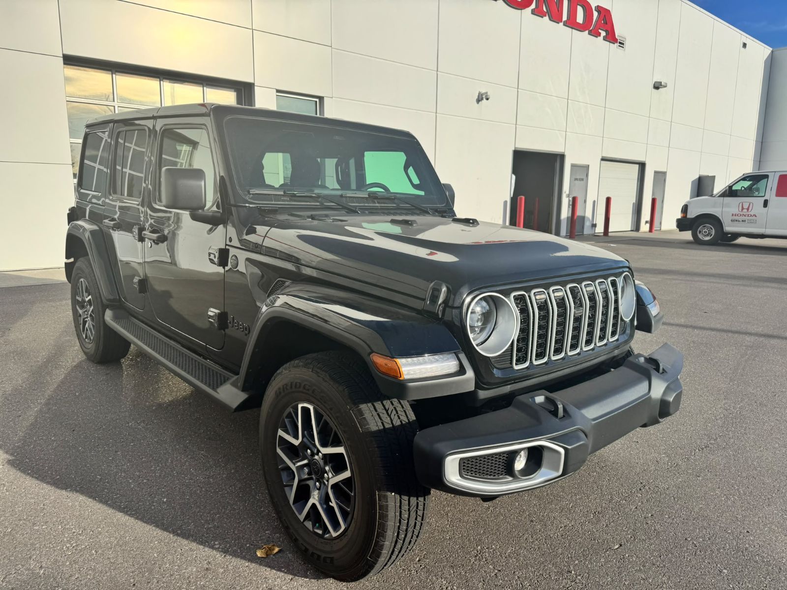 Photo 2026 Jeep Wrangler Sahara 4 Door 4x4 #7