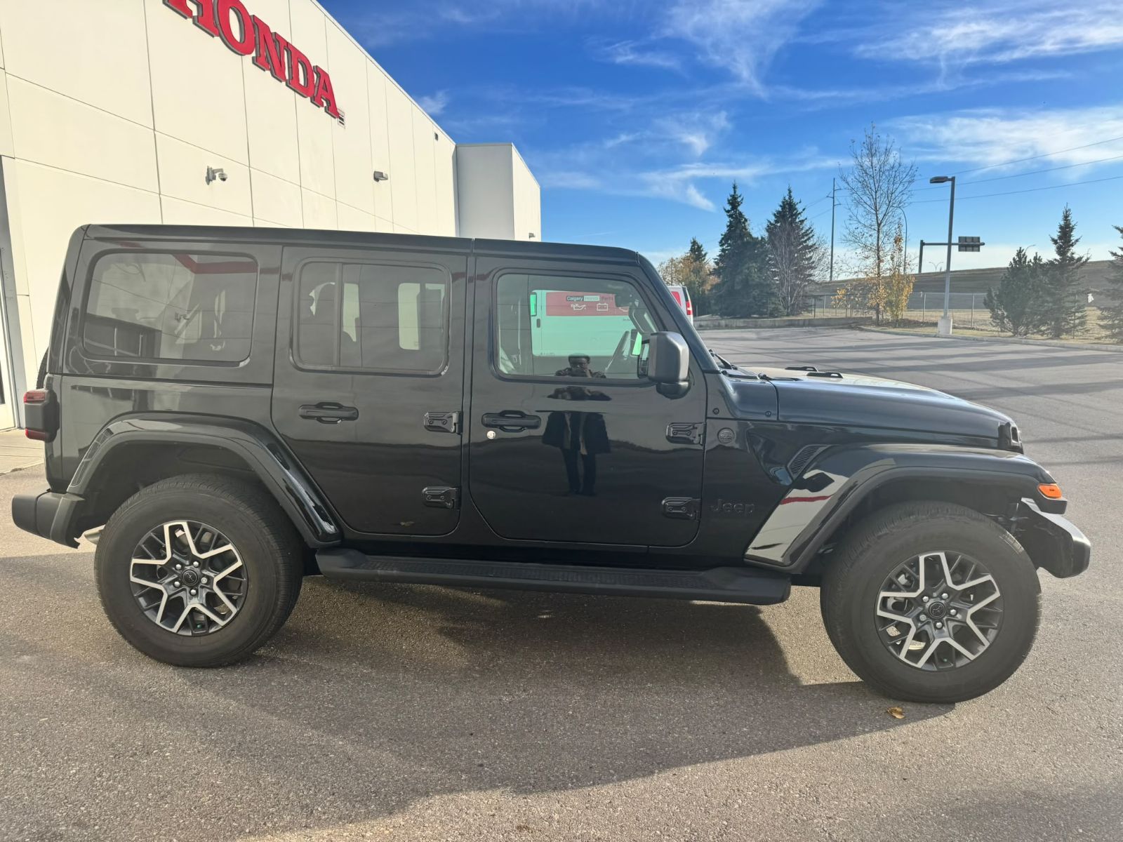 Photo 2026 Jeep Wrangler Sahara 4 Door 4x4 #6