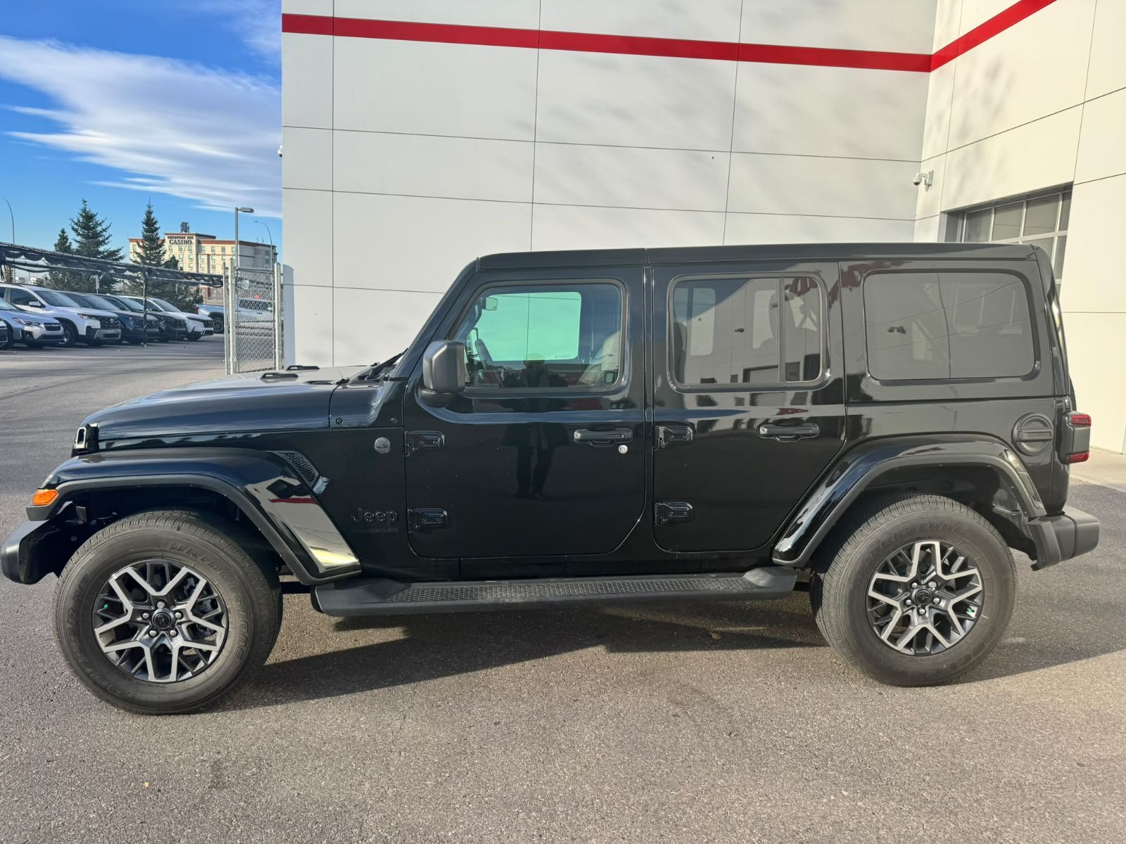 Photo 2026 Jeep Wrangler Sahara 4 Door 4x4 #2
