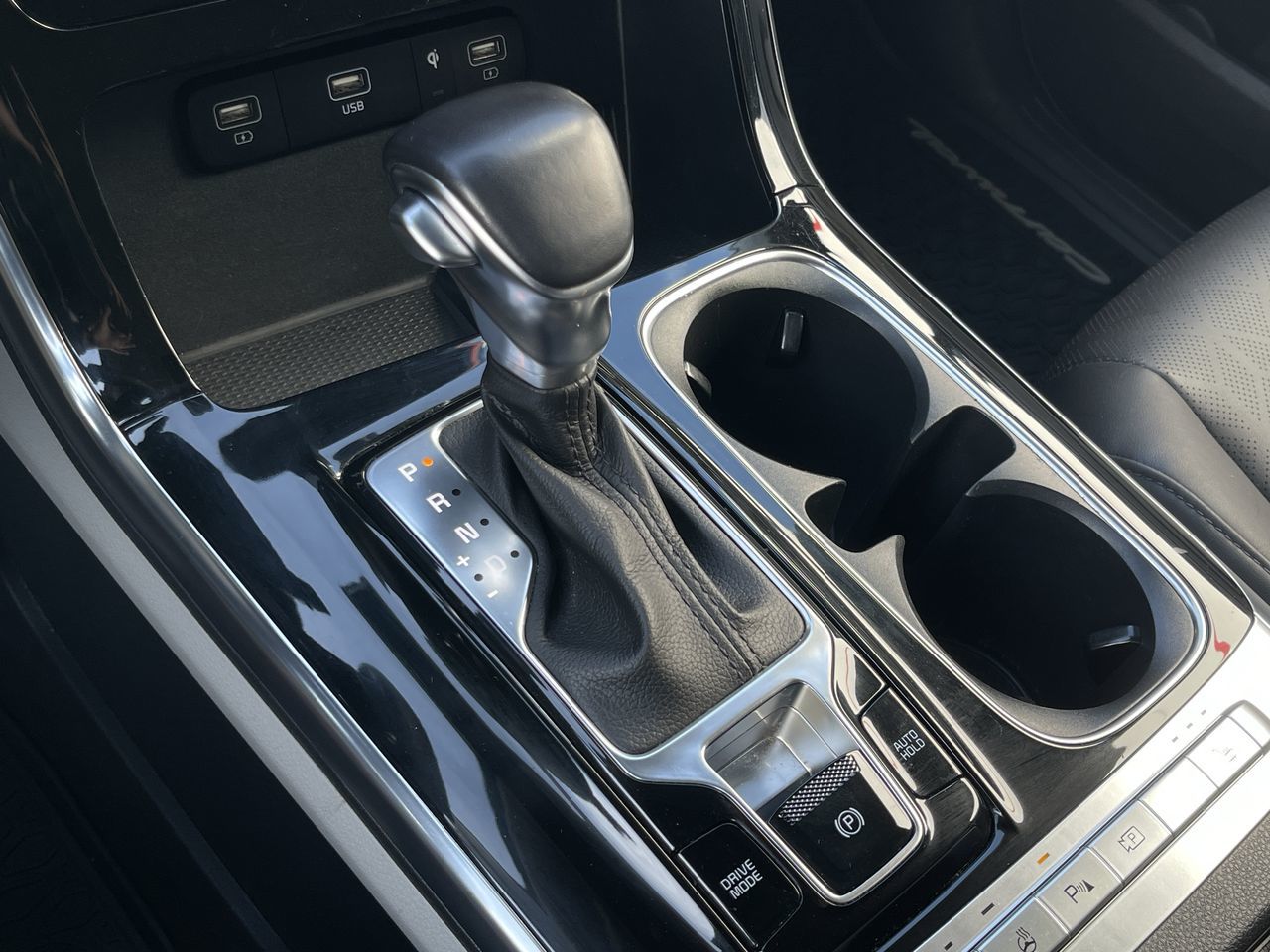 2022 Kia Carnival in Calgary, Alberta