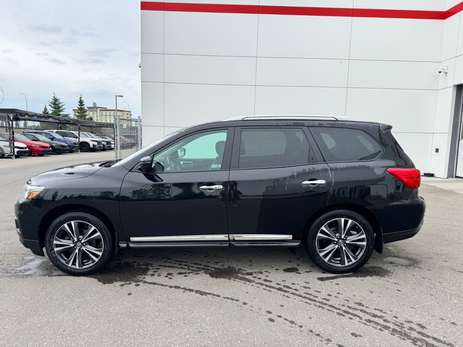 2017 Nissan Pathfinder in Calgary, Alberta