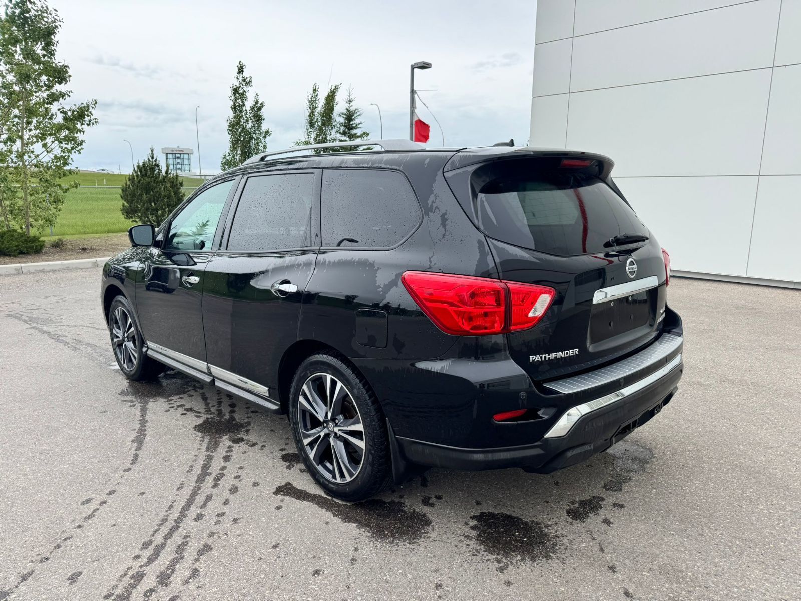 2017 Nissan Pathfinder in Calgary, Alberta