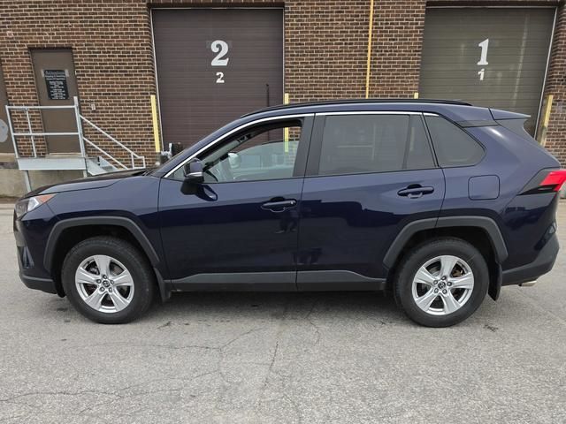 Toyota RAV4  2020 à Calgary, Alberta