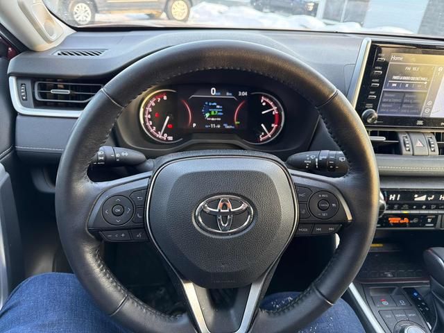 Toyota RAV4  2021 à Calgary, Alberta