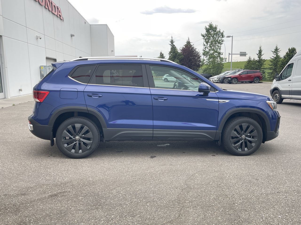 Volkswagen Taos  2023 à Calgary, Alberta