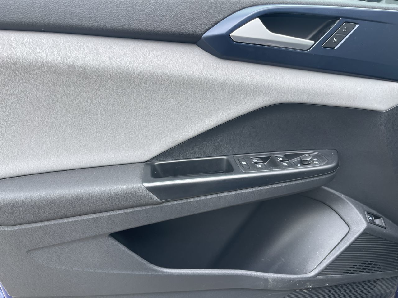 Volkswagen Taos  2023 à Calgary, Alberta