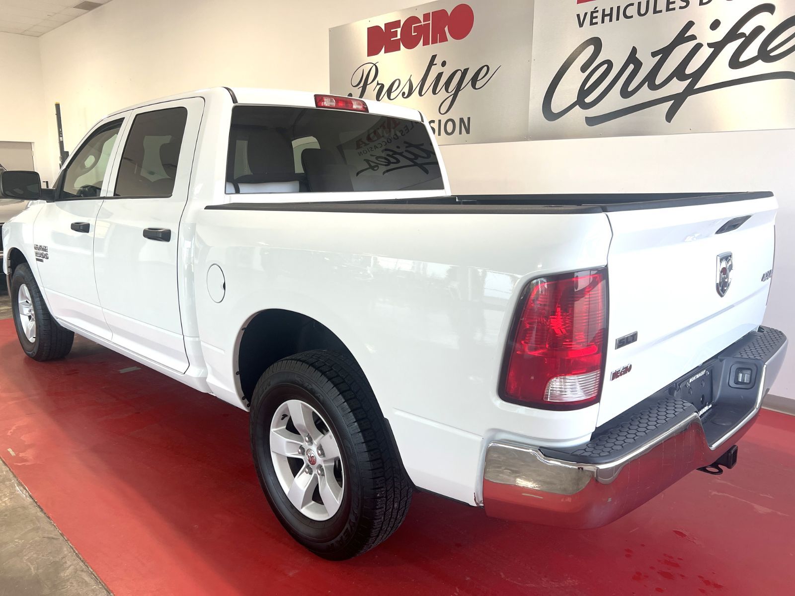 Photo 2023 Ram 1500 CLASSIC SLT #3