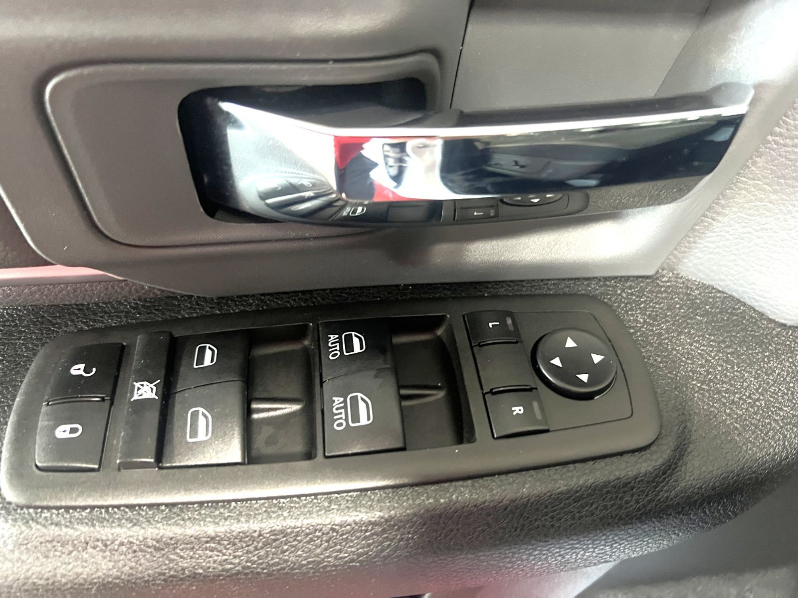 Photo 2023 Ram 1500 CLASSIC SLT #7