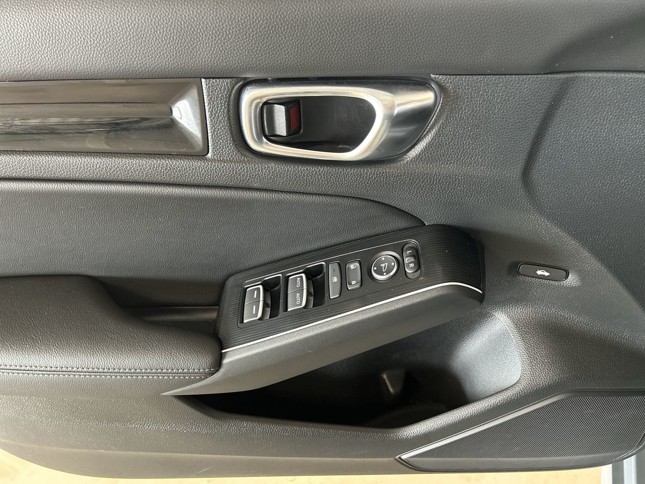 Honda Civic Sedan Hybrid  2025