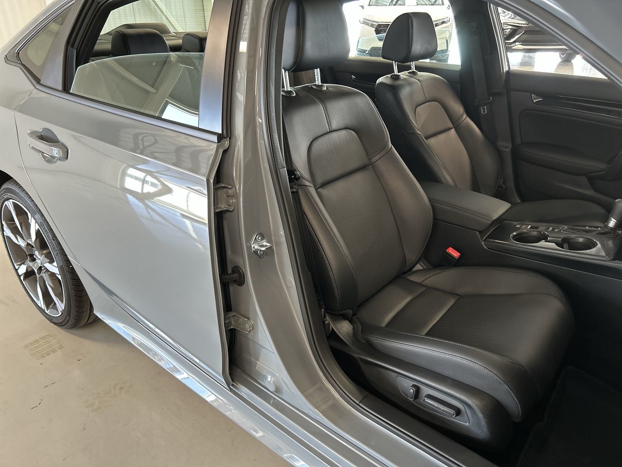 Honda Civic Sedan Hybrid  2025