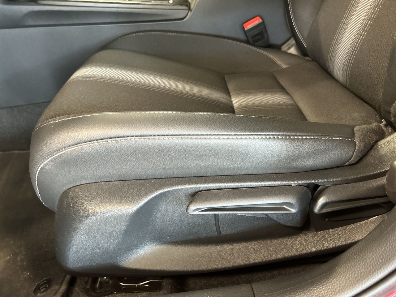 Honda Civic Sedan Hybrid  2025