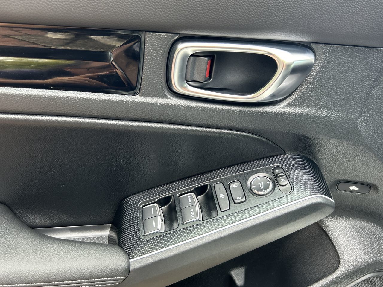 Honda Civic Sedan Hybrid  2025