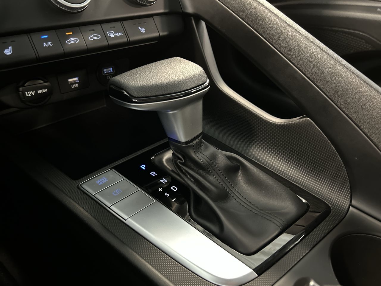 Hyundai Elantra  2022 à Dorval, Québec