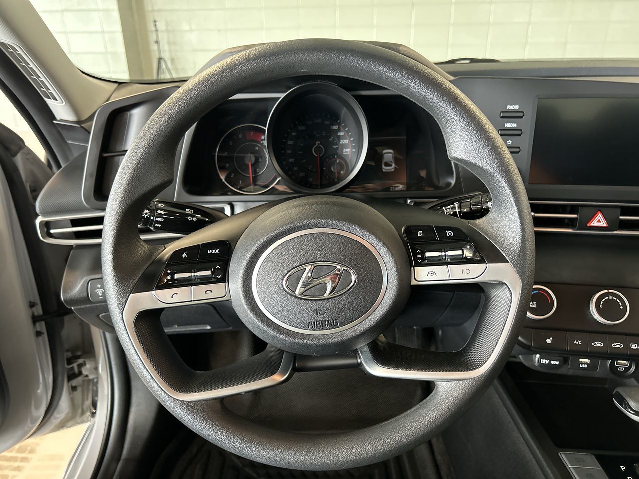 Hyundai Elantra  2022 à Dorval, Québec