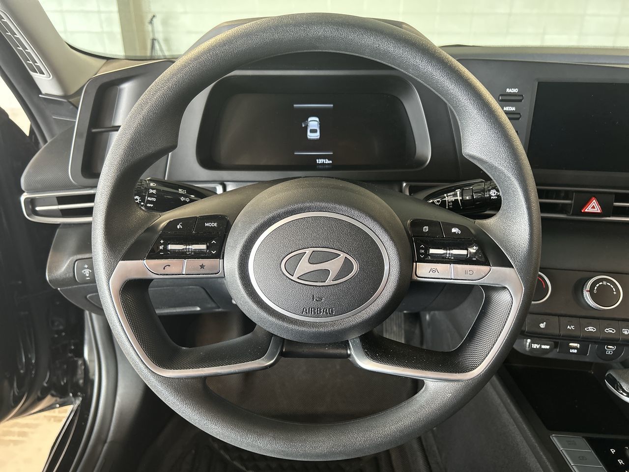 Hyundai Elantra  2024