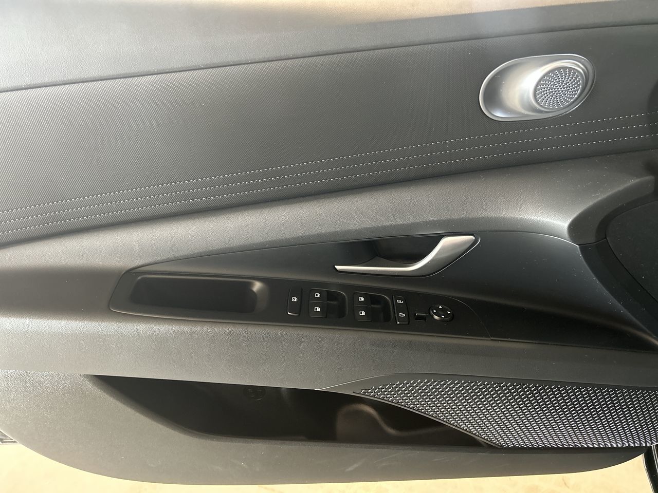 Hyundai Elantra  2024