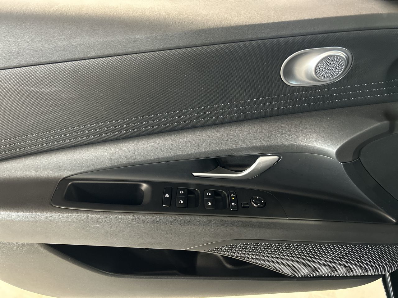 Hyundai Elantra  2024