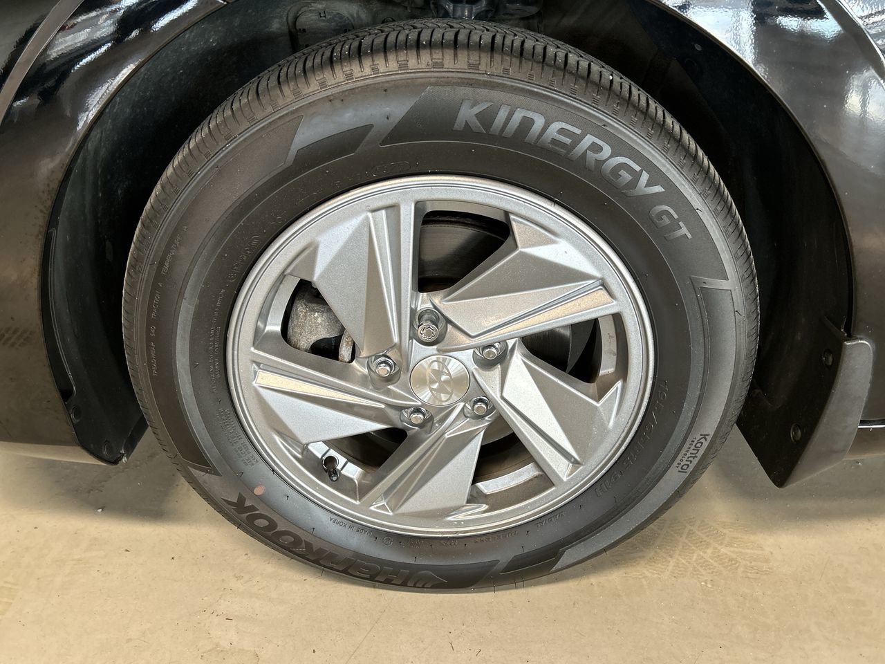 Hyundai Elantra  2024