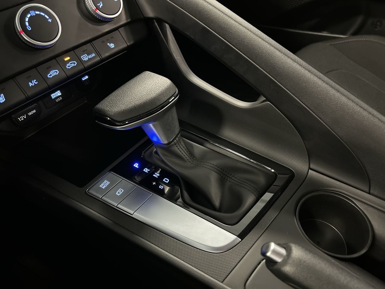 Hyundai Elantra  2024